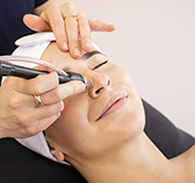 Hydradermabrasion_Web.png__PID:38a1fd82-cd89-4cc8-822a-f574e141bd38