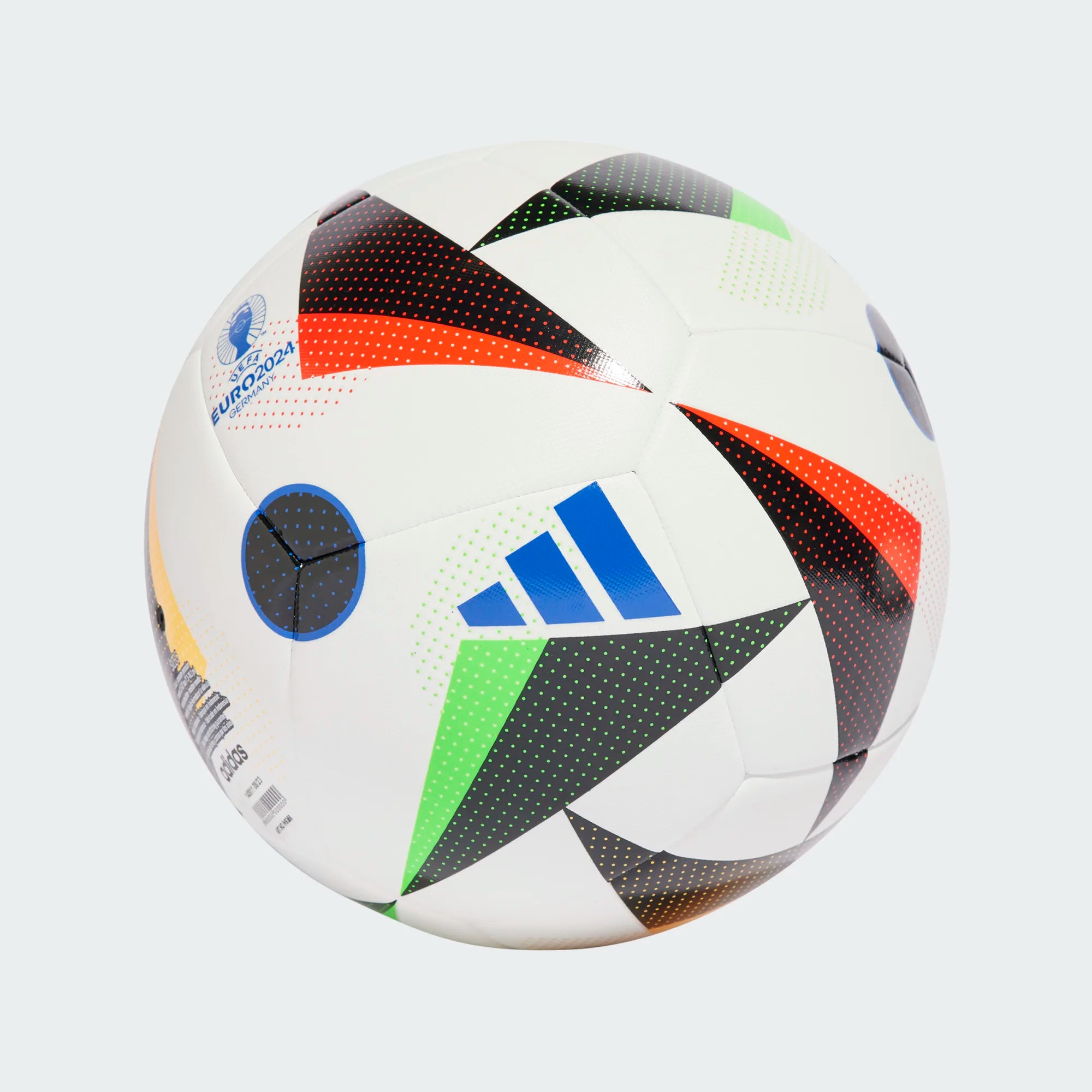 Fussballliebe » : Adidas a dévoilé le nouveau ballon de l'Euro 2024 (vidéo)  - Le Soir