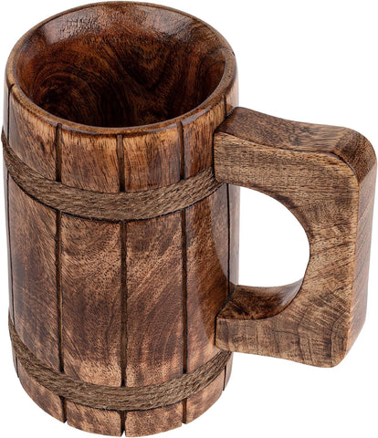 Trinkbecher im nordischen nordischen mittelalterlichen Stil, handgefertigt aus Holz