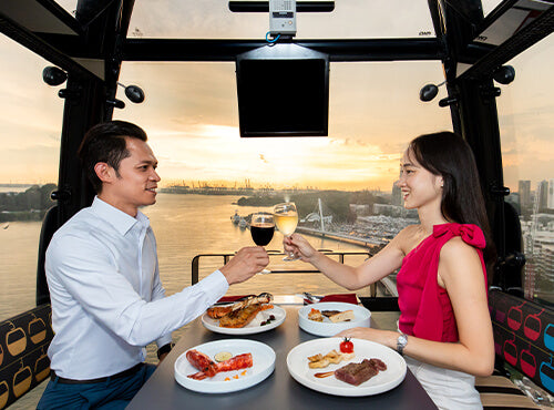 Sky dining, quite possibly an unforgettable romantic first date. Photo by Mount Faber Leisure.
