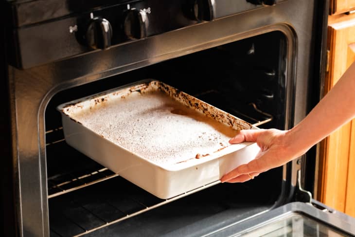 how to remove cake from pan after baking