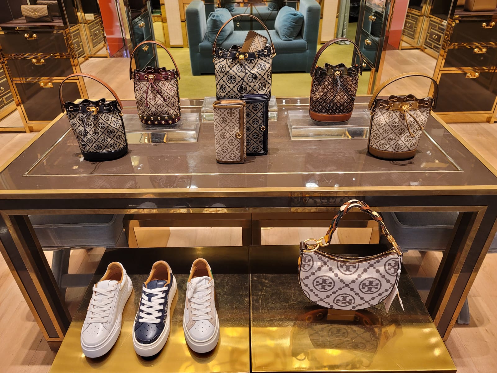 Tory Burch – Lotte Duty Free Guam Pay and Pick-Up Point Shopping Service