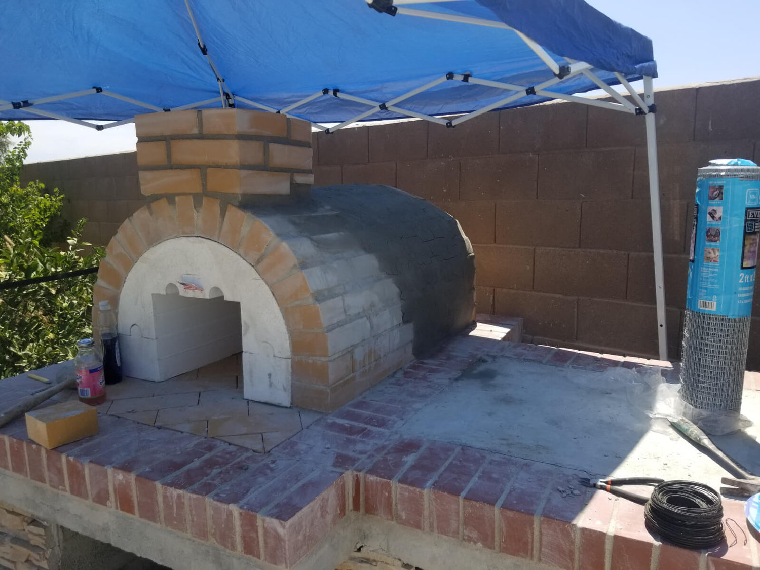 https://cdn.shopify.com/s/files/1/0568/6758/6256/t/9/assets/how-to-build-an-outdoor-pizza-oven-step-by-step-15-ben_1500x.jpg?v=1661217962