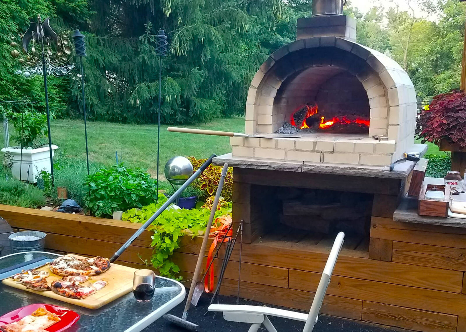 https://cdn.shopify.com/s/files/1/0568/6758/6256/t/9/assets/how-to-make-wood-fired-pizza-oven-9-tCq_1500x.jpg?v=1669078667