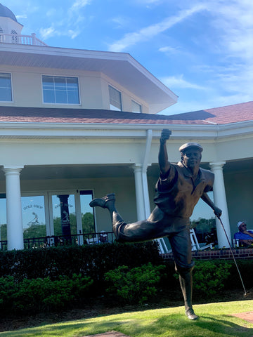 Payne Stewart statue on 18th hole at Pinehurst No 2