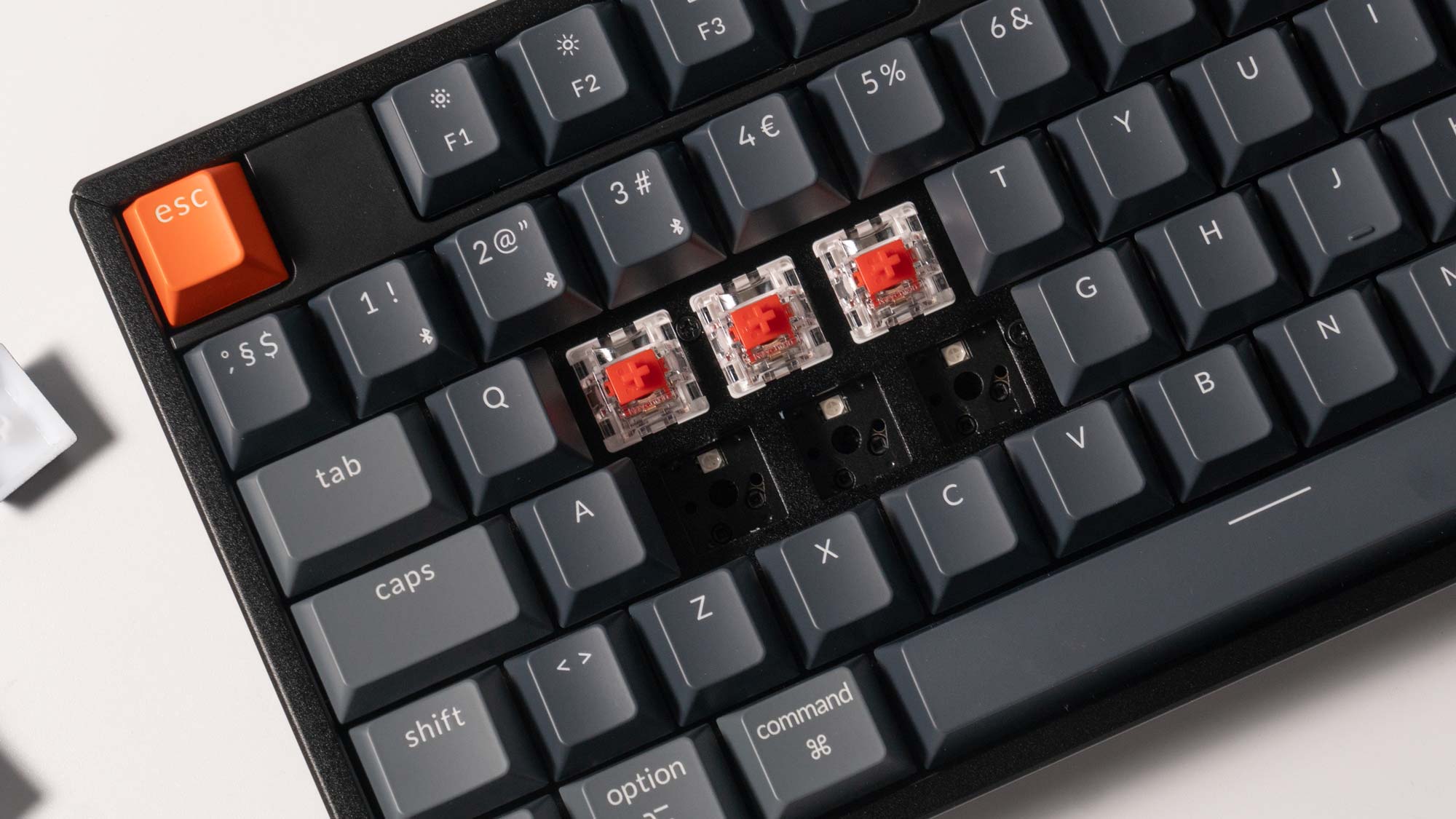 Hot-swappable feature of Keychron K10 Version 2 100% Layout QMK Wireless Mechanical ISO Keyboard Hot-swappable feature of Keychron K10 Version 2 100% Layout QMK Wireless Mechanical ISO Keyboard