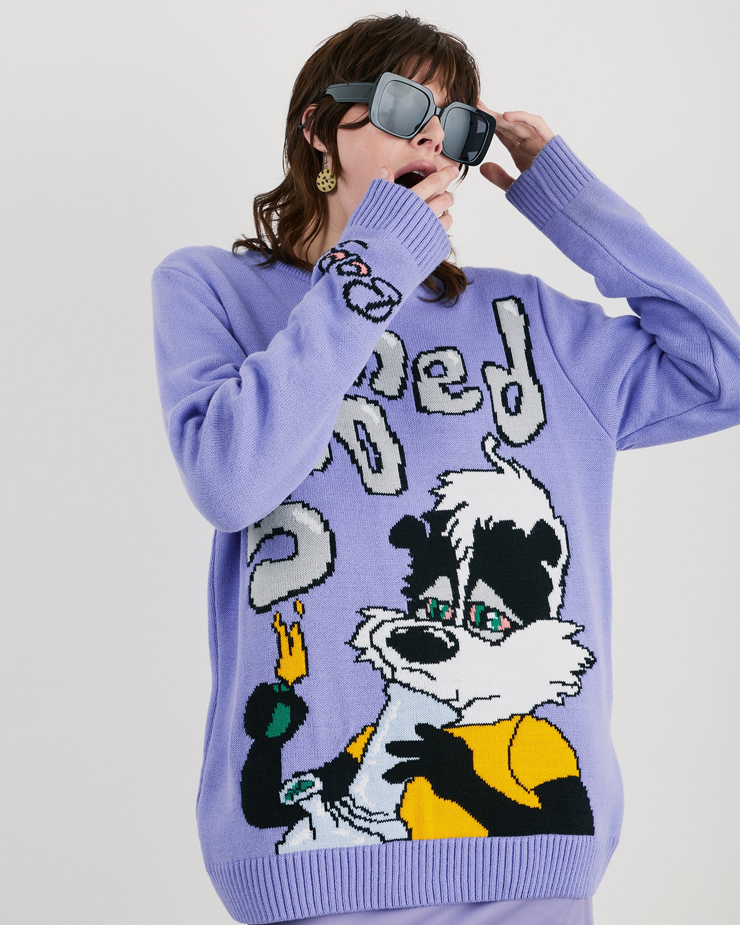 Skunk Oversized Crew Neck Knit Jumper With Graphic In Lilac