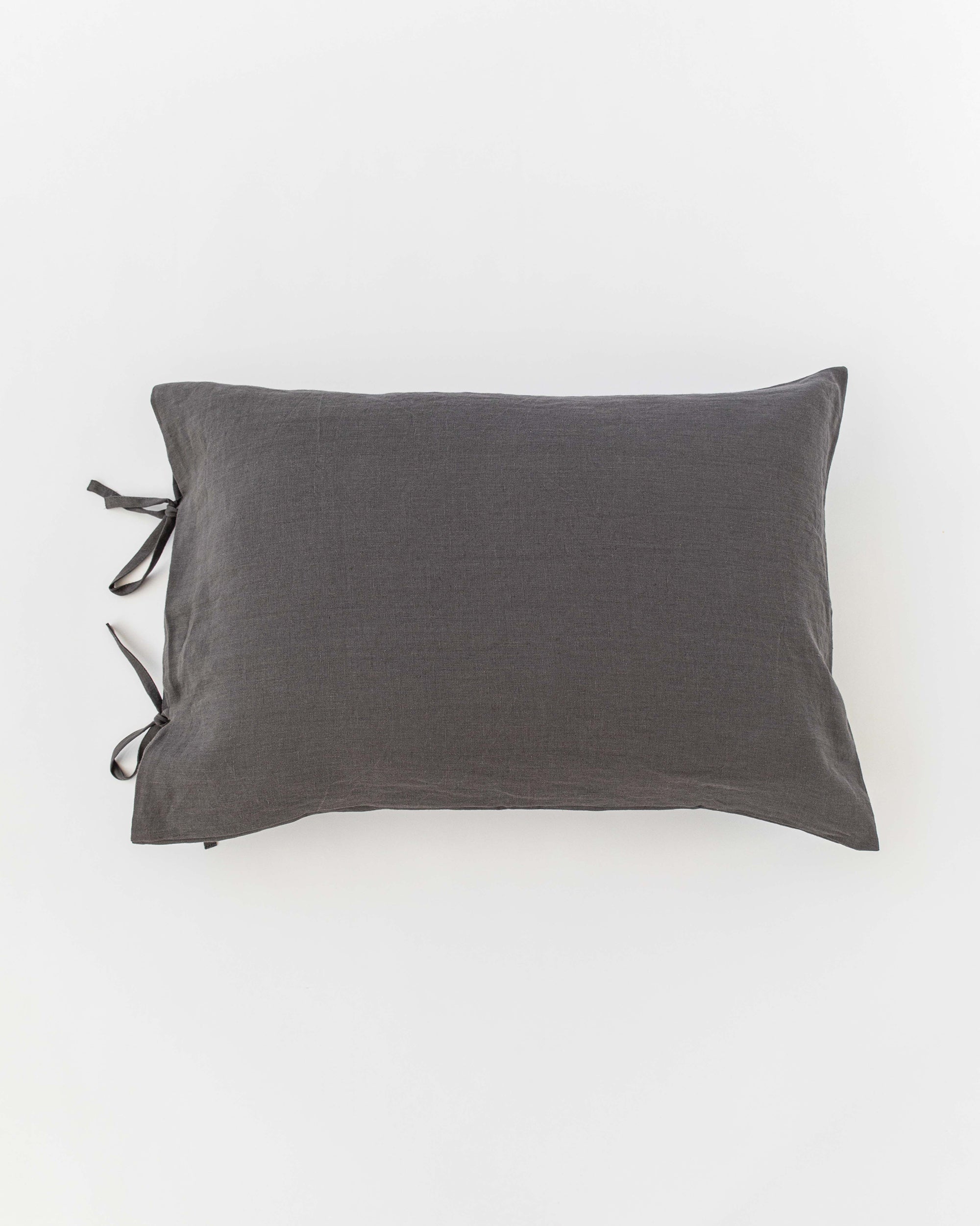 MagicLinen - Linen pillowcase with ties in Charcoal gray