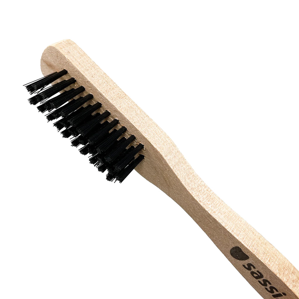 https://cdn.shopify.com/s/files/1/0568/9029/4325/products/sassitoolbrush_1024x.webp?v=1651868563