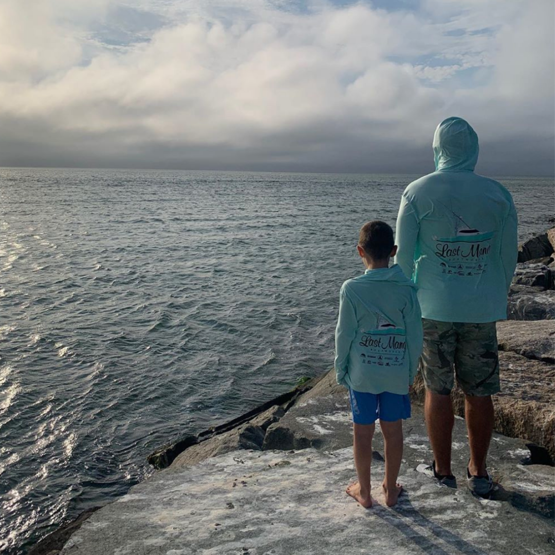 2 people looking out on the ocean