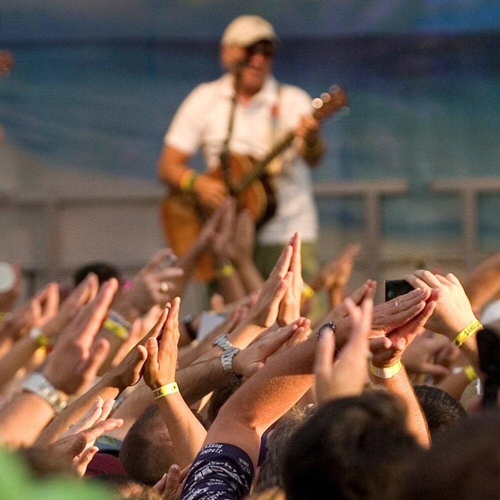 Jimmy buffett playing at concert