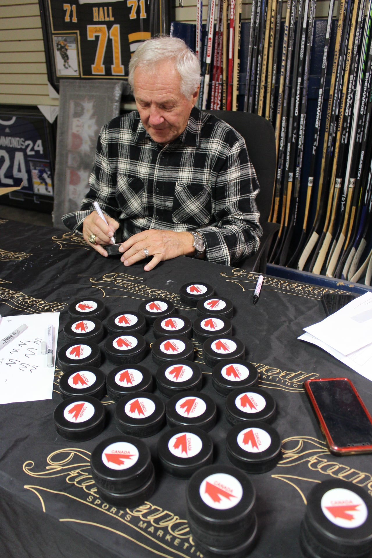 Darryl Sittler signing products at Frameworth Sports