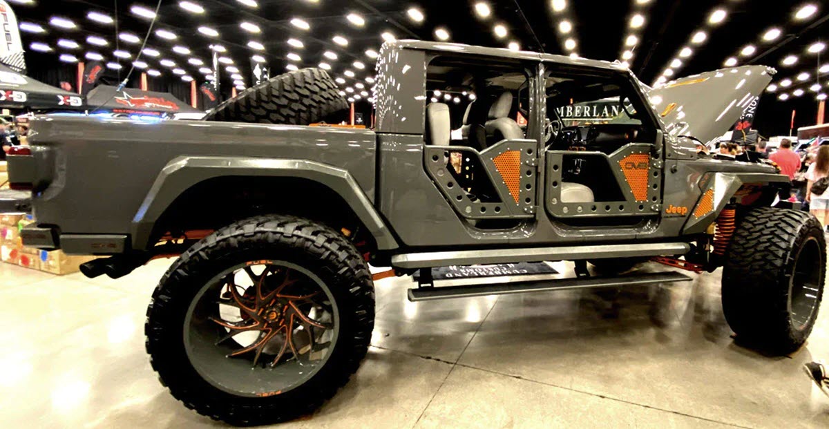 Jeep Gladiator with ELev8 Custom Series H-Beam Arms and Custom Identity Series Face PlatesArms