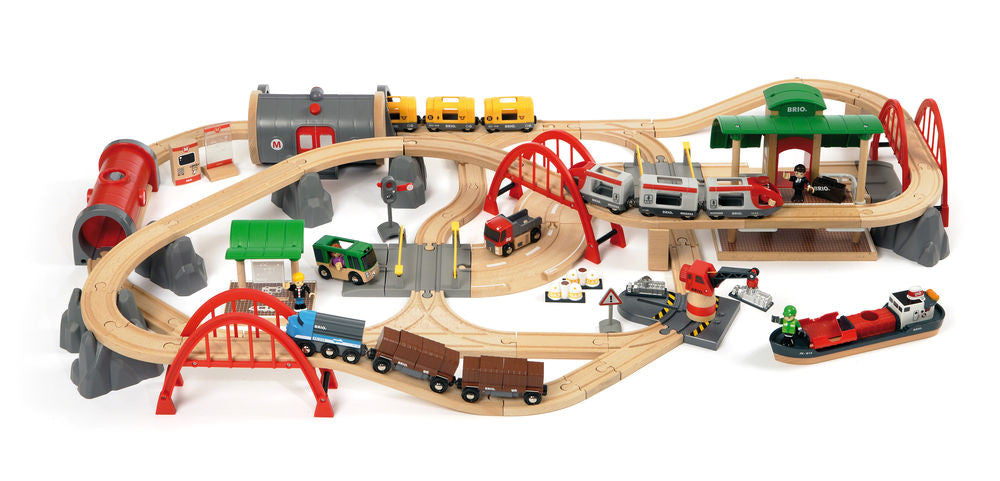 BRIO Deluxe Railway Train Set