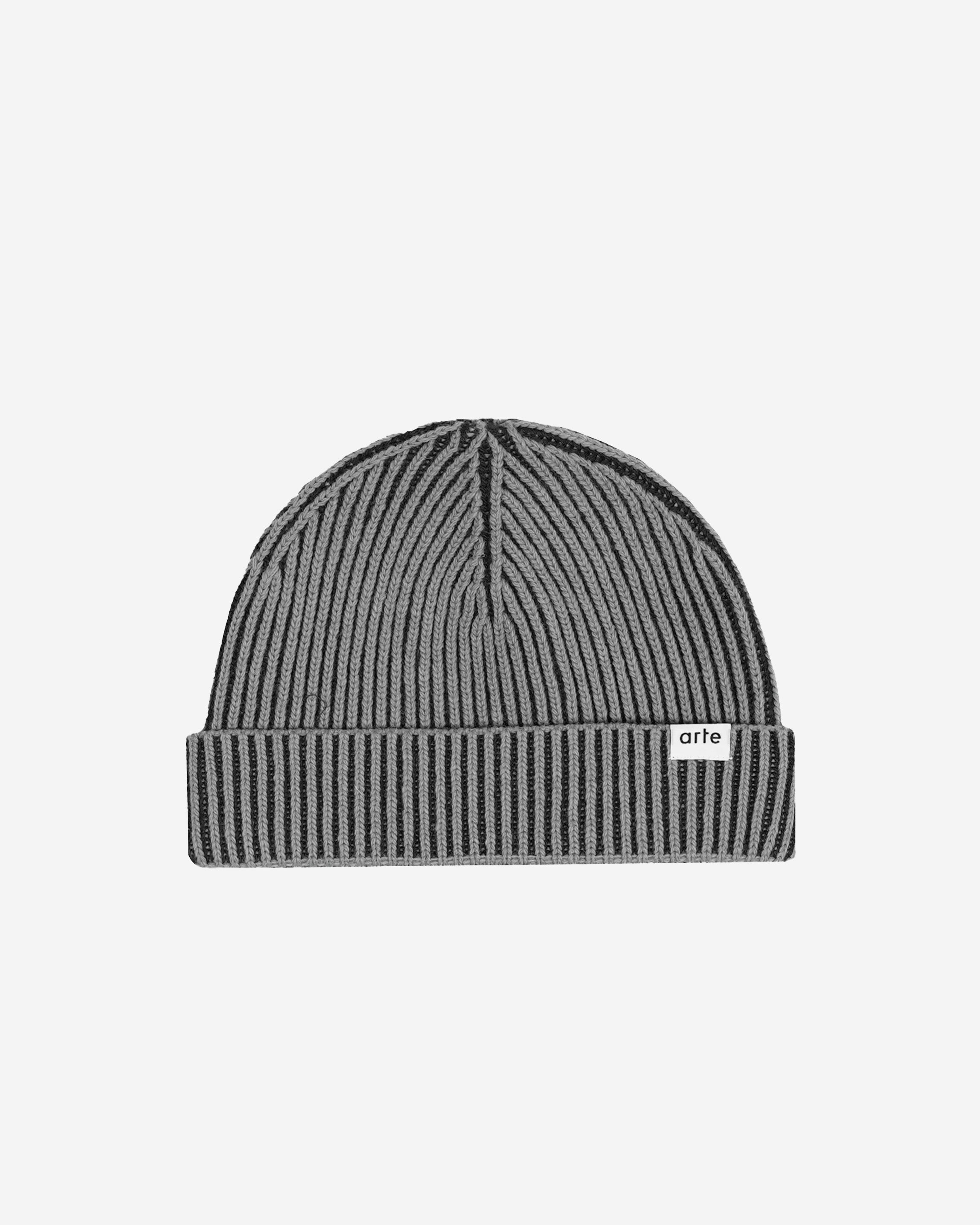 The Bennie Contrast is designed to keep you warm during the coldest seasons. Bennie Beanie comes in a green colorway with a colorblock detail. Made from a premium wool blend and detailed with a woven brand label in the front.