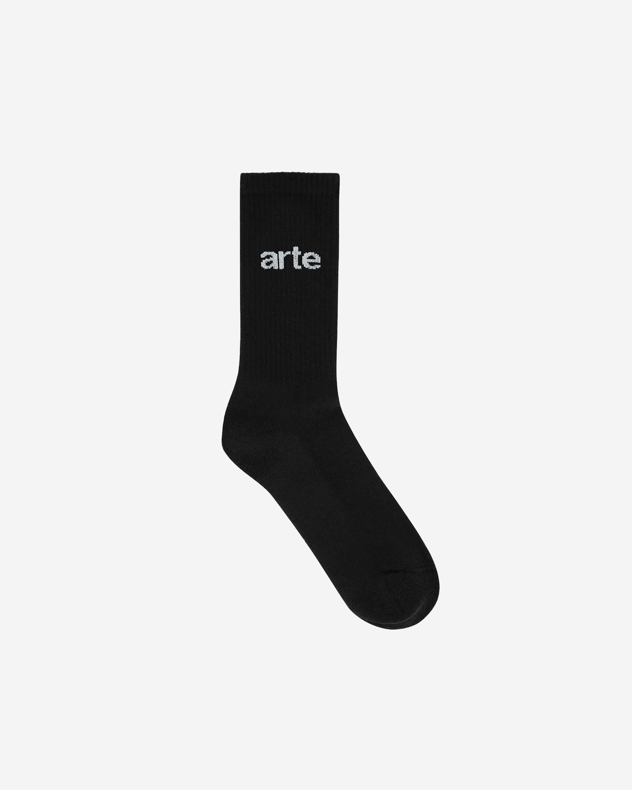 The Arte Logo Socks have comfort at their core. This pair is cut from a stretchy cotton mix to provide a fresh feeling from day to night. Made in a one-size-fits-all, the ribbed socks are topped off with a vertical arte logo.