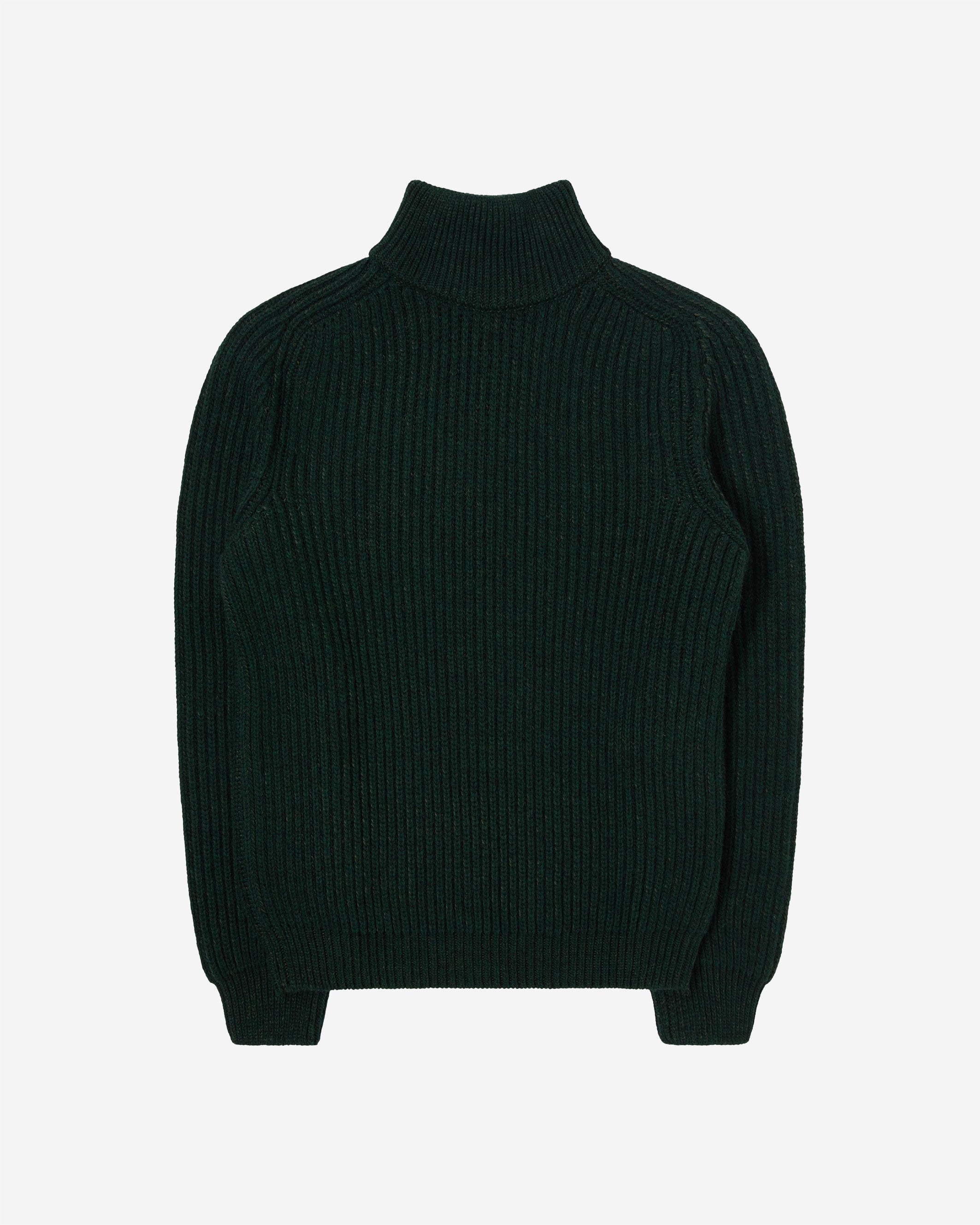 The EDWIN Roni High Collar Sweater is a green coloured, oversized fitting mixed Yarn Knitted Sweater. 50% Acrylic / 34% blended Wool / 10% Polyamid / 6% Alpaca Oversized Fit Full Cardigan Knit