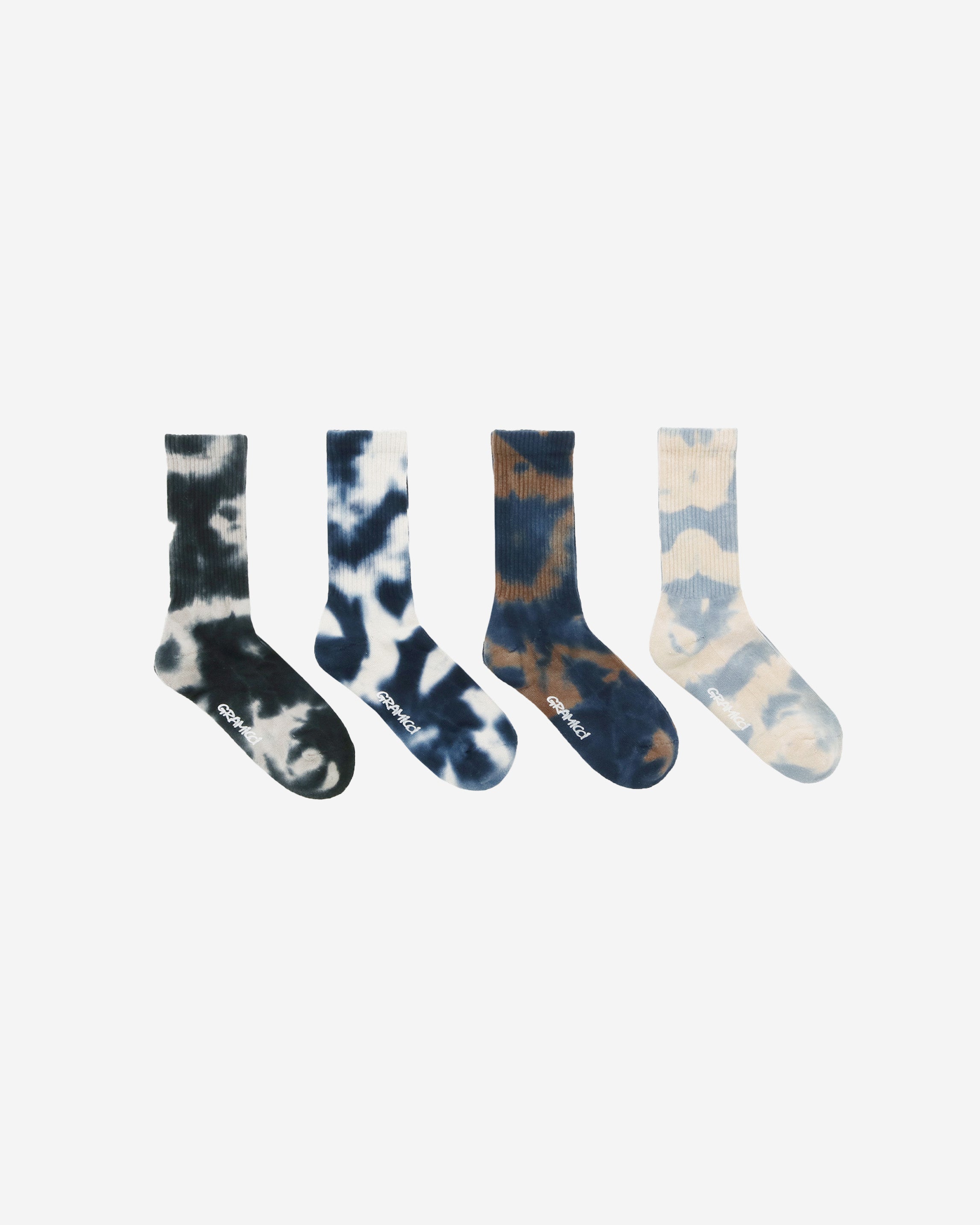 Made from Recycled Cotton - Cotton 100% Machine washable tie-dye socks Soft and elastic with a gentle tightness Features the Gramicci logo on the sole of the socks The Tie-Dye Crew Socks by Gramicci have a soft ribbed pattern with a tie-dyed flare. Gramicci socks are plush and durable both for outdoor activities and lounging comfortably indoors. The above-the-ankle design of these tie-dye crew socks is suitable for all seasons, with knitted ribbing to prevent the socks from sliding down toward the ankle.