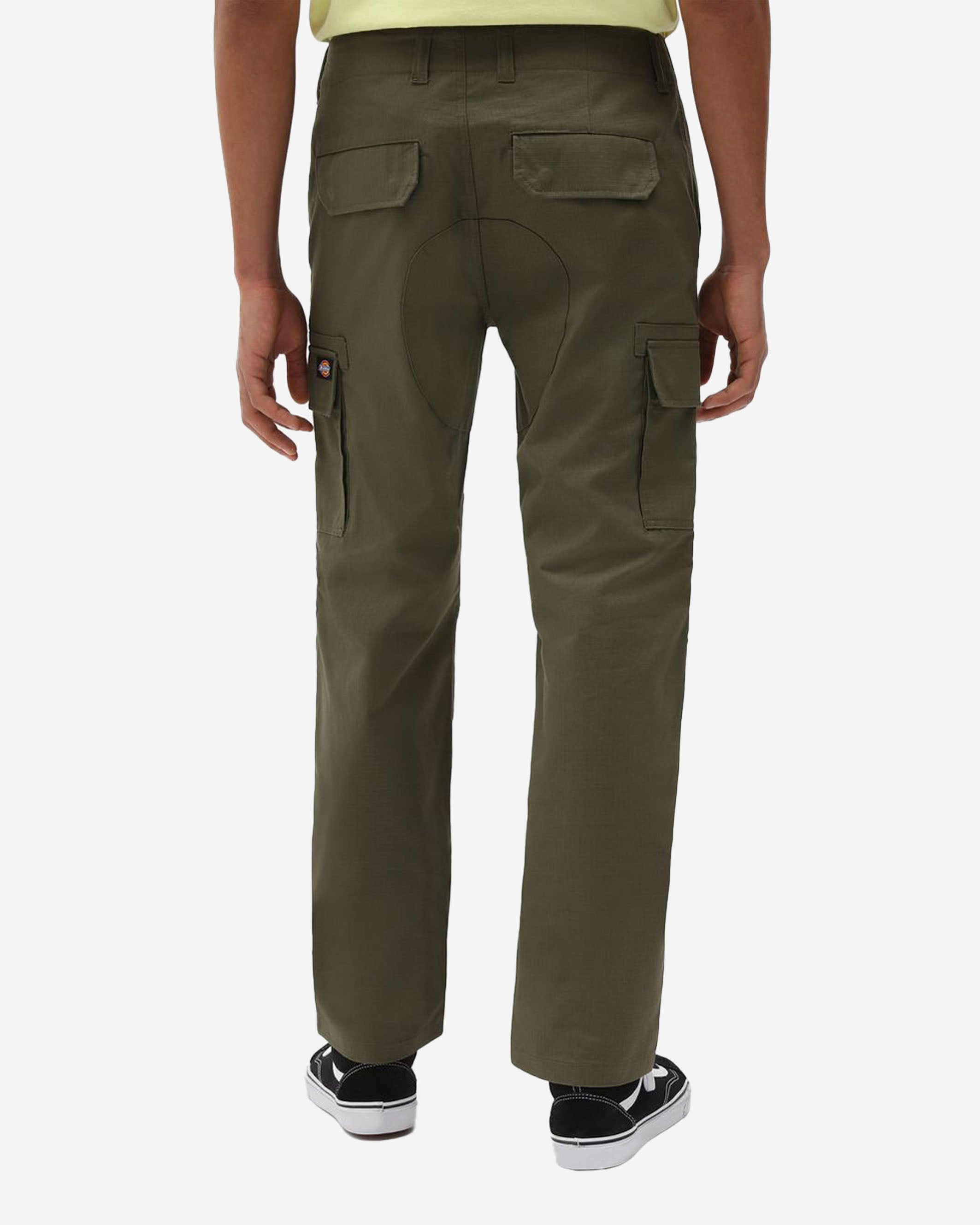 The Dickies Millerville is a classic men’s cargo trousers with a regular fit and iconic Dickies detailing. Featuring two side cargo pockets with hidden snaps for carrying the essentials, they have durable reinforcements on the knees and in all stress points. Crafted from our hardwearing 100% cotton ripstop, this timeless utility trousers is built to last.