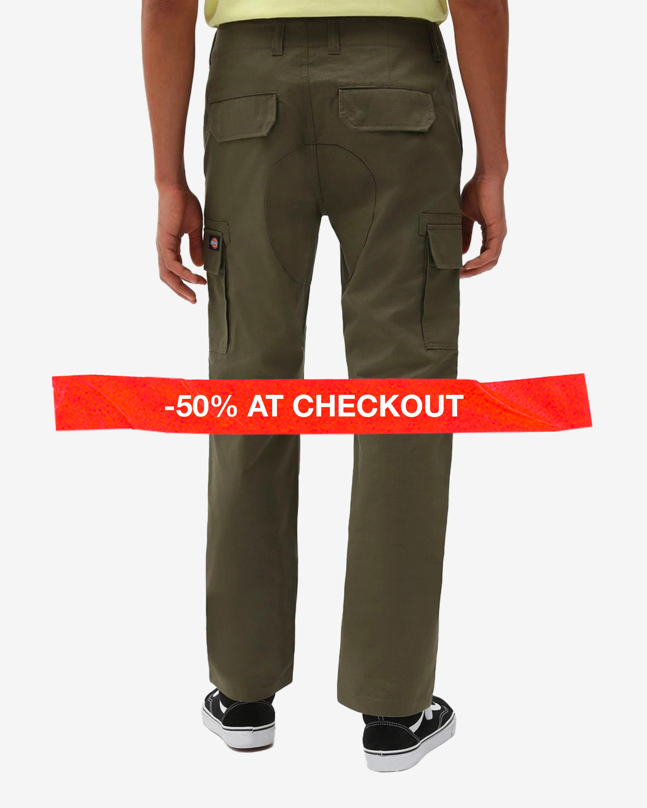 The Dickies Millerville is a classic men’s cargo trousers with a regular fit and iconic Dickies detailing. Featuring two side cargo pockets with hidden snaps for carrying the essentials, they have durable reinforcements on the knees and in all stress points. Crafted from our hardwearing 100% cotton ripstop, this timeless utility trousers is built to last.