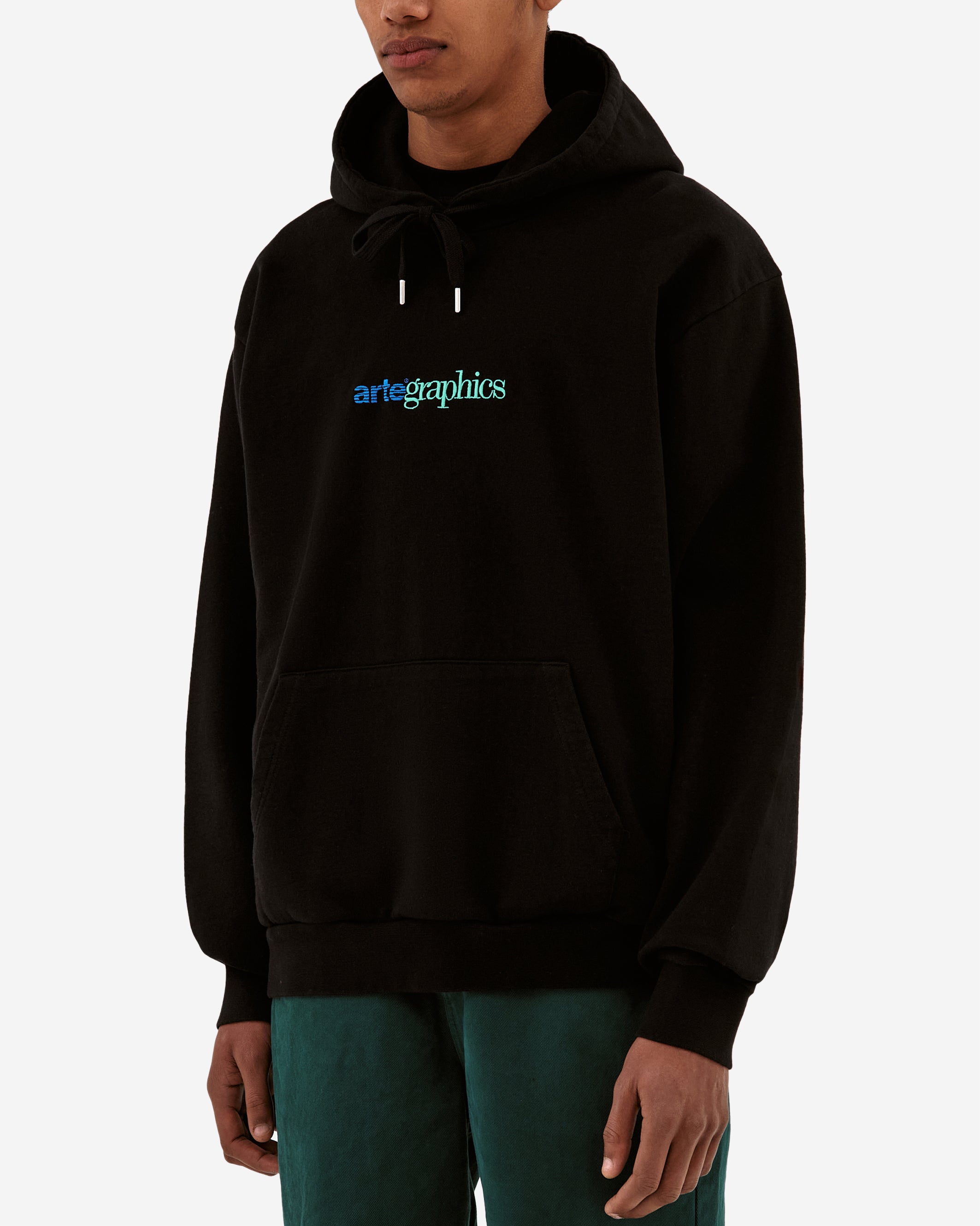 The Harmon Graphic Hoodie is an essential hoodie for this Autumn/Winter collection. The hoodie presents itself with a seasonal graphic print on the front. Made out of premium thick cotton, the hoodie has an adjustable drawstring hood and a kangaroo pocket.