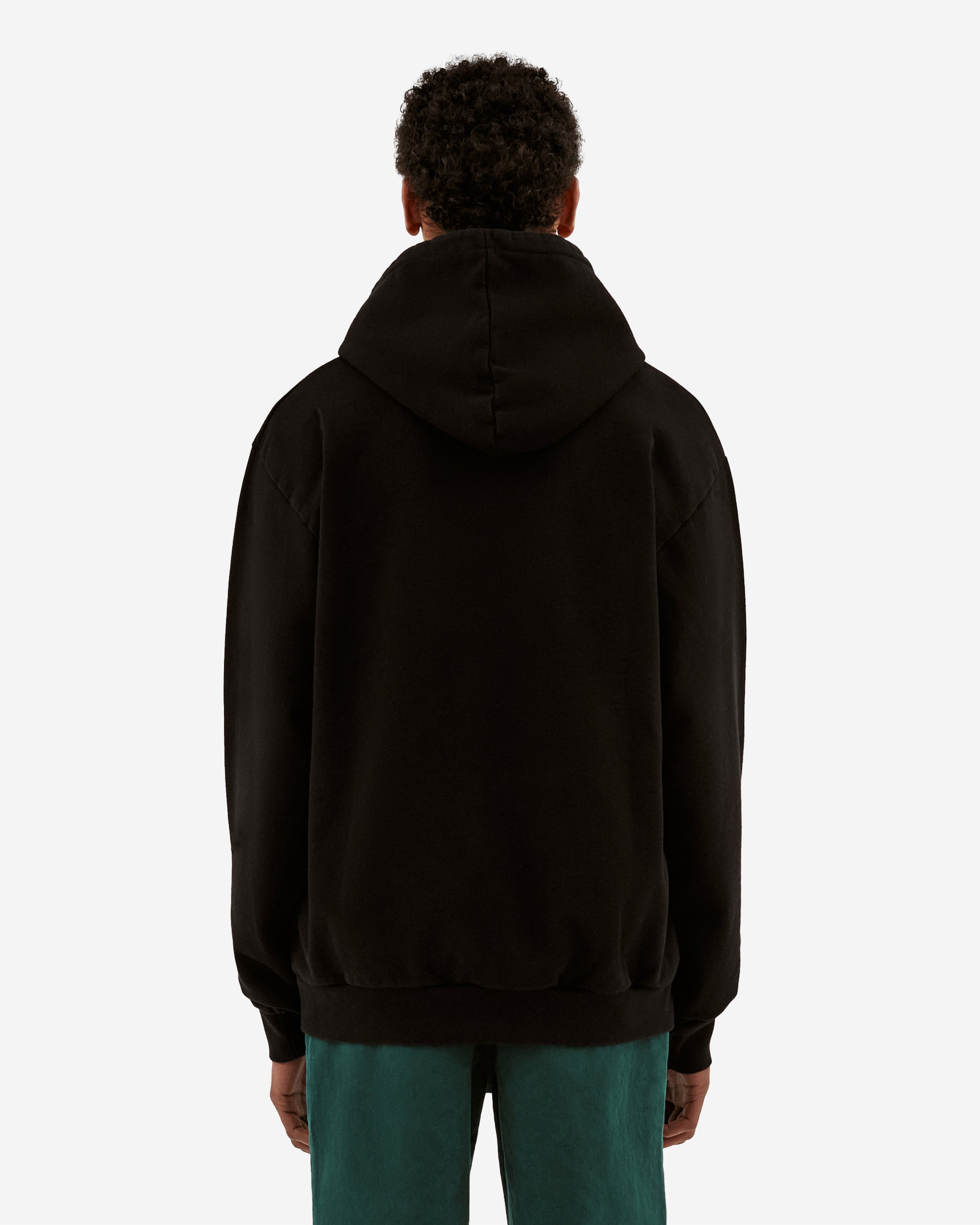 The Harmon Graphic Hoodie is an essential hoodie for this Autumn/Winter collection. The hoodie presents itself with a seasonal graphic print on the front. Made out of premium thick cotton, the hoodie has an adjustable drawstring hood and a kangaroo pocket.