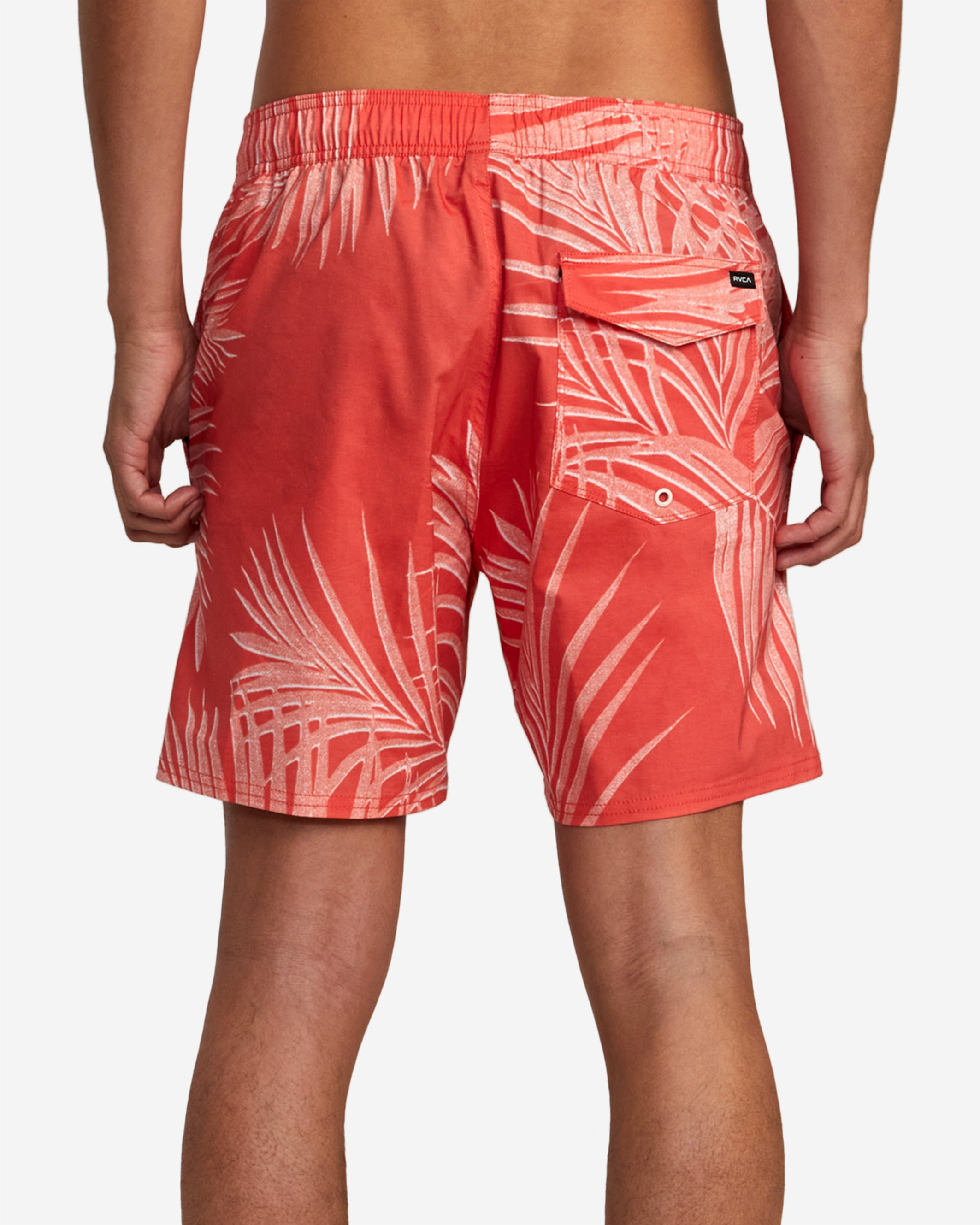 Sustainable style meets performance-enhancing fabrics in the RVCA Barnes Elastic Boardshorts 17". Featuring an allover bold print, these standout boardshorts offer an elastic drawcord waist, faux fly, pockets for your needs, triple needle stitching at the rise and RVCA logo branding throughout.