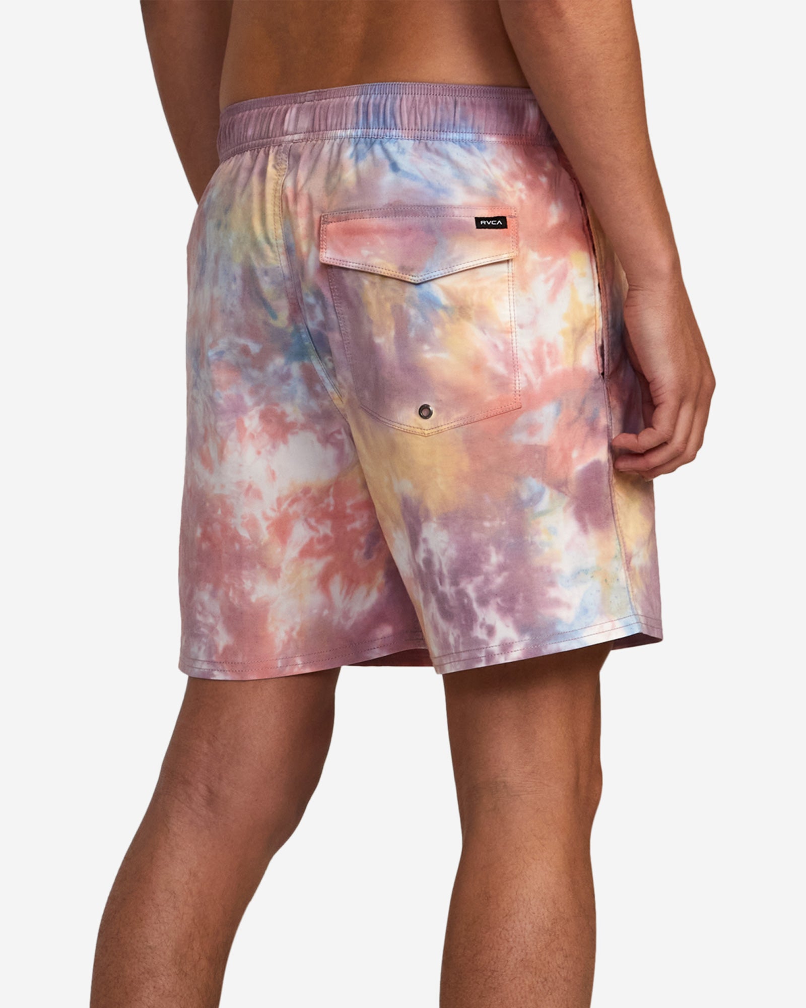 Whether you're chilling on the beach or shredding waves, the RVCA Manic Tie-Dyed Elastic Boardshorts 17" have you covered in style. Made from heritage stretch with recycled polyester, these sustainable, tie-dyed boardshorts feature an elastic drawcord waist, pockets throughout, triple needle stitching and RVCA logo branding.