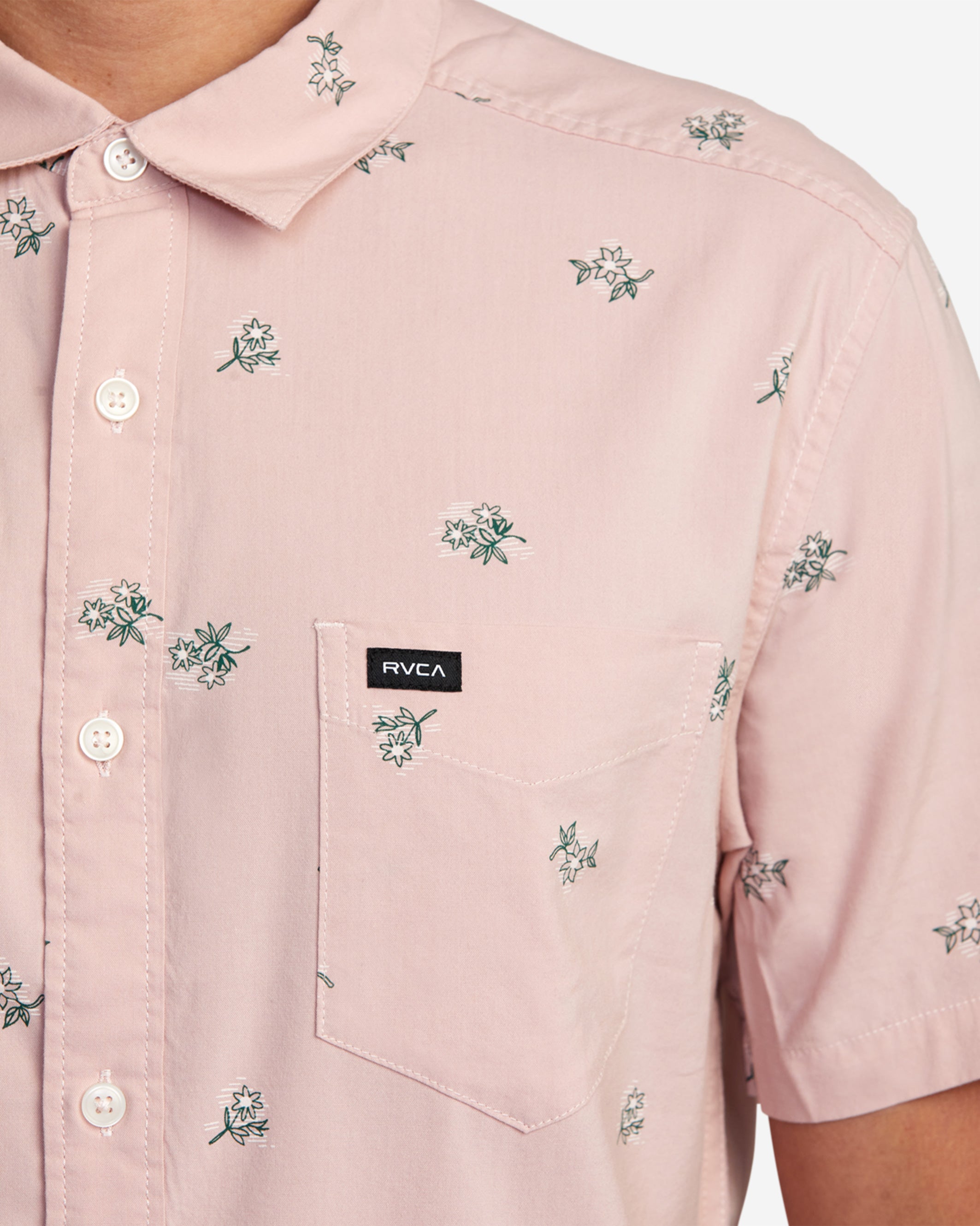 Elevating a classic silhouette with a floral print, this woven button-down shirt is made of cotton-viscose fabric in a regular fit with a chest pocket and a scalloped hem.
