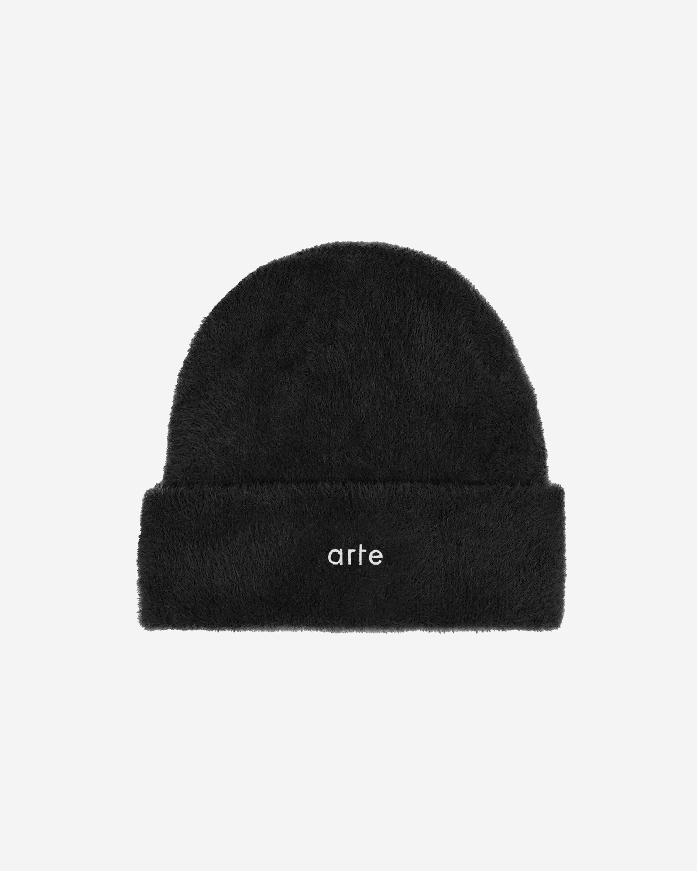 The Bennie Fluffy is designed to keep you warm during the coldest seasons. Bennie Beanie comes in a black colorway with a tonal embroidery on the front. The beanie has a fluffy look that gives a soft feeling.