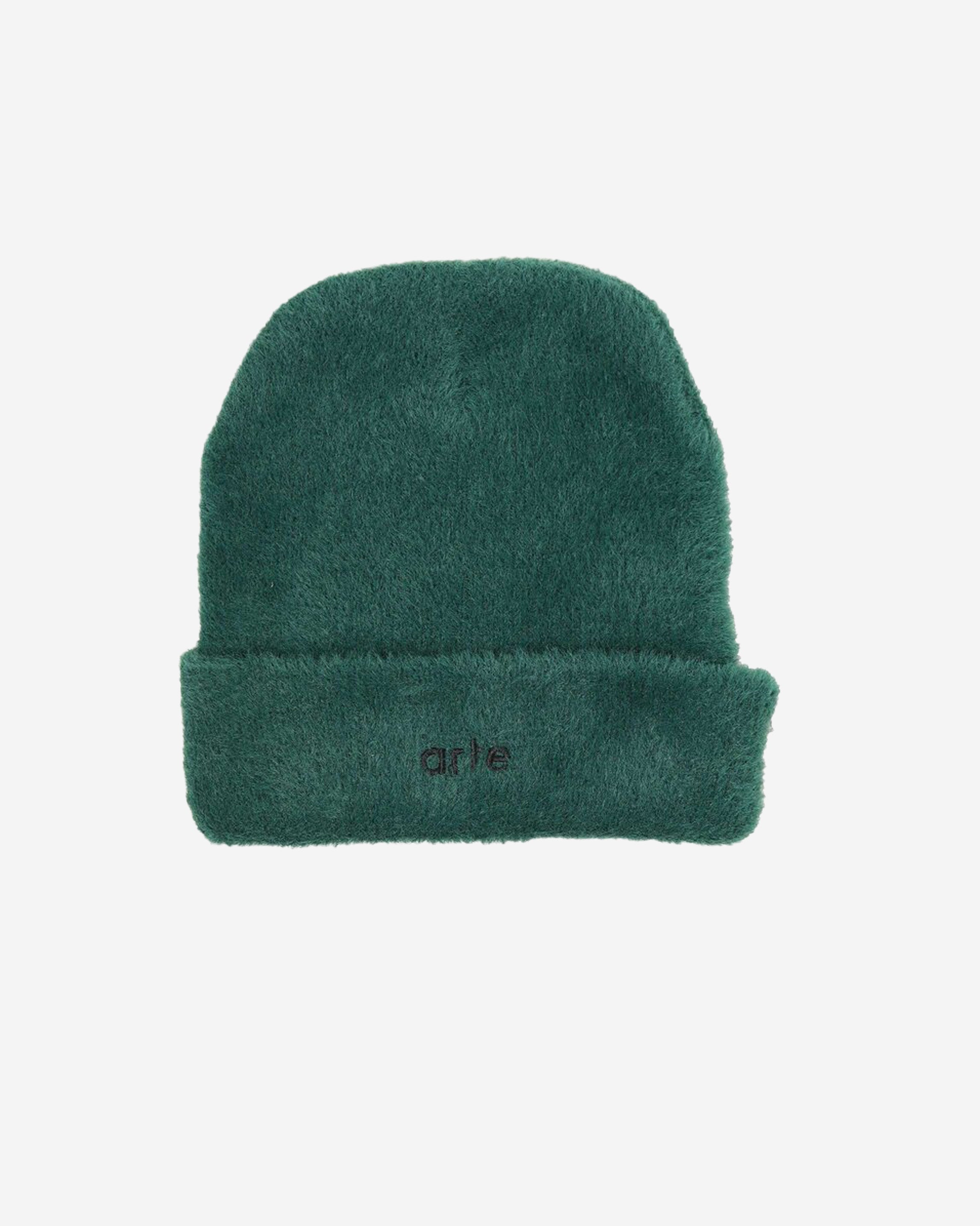 The Bennie Fluffy is designed to keep you warm during the coldest seasons. Bennie Beanie comes in a black colorway with a tonal embroidery on the front. The beanie has a fluffy look that gives a soft feeling.