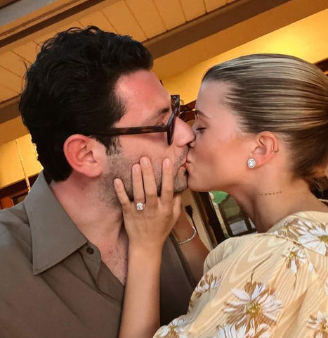 Sofia Richie engagement ring | Sofia Richie and Elliot Grainge kissing