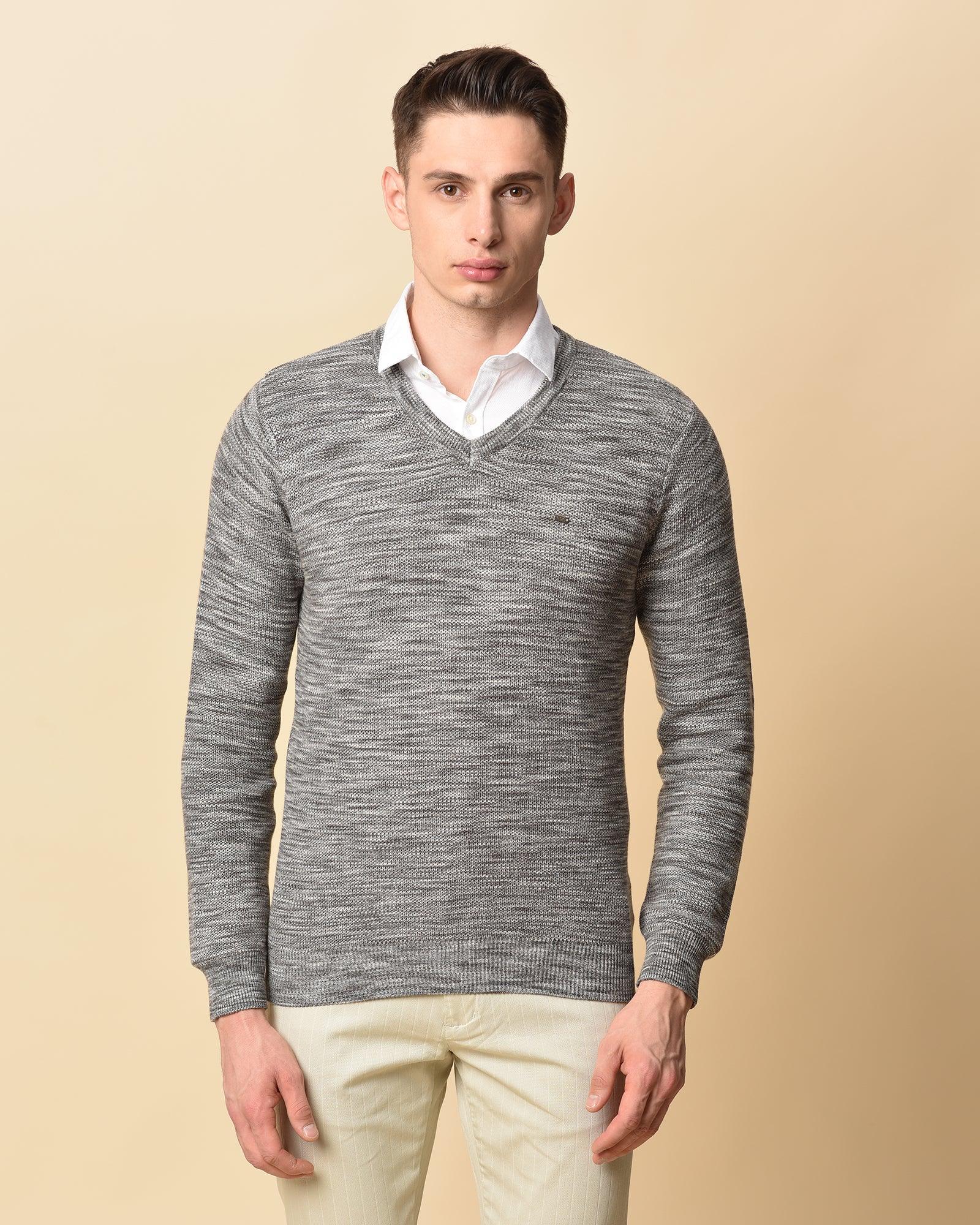 Textured V-Neck Sweater In Grey (Rolf) – blackberrys-clothing