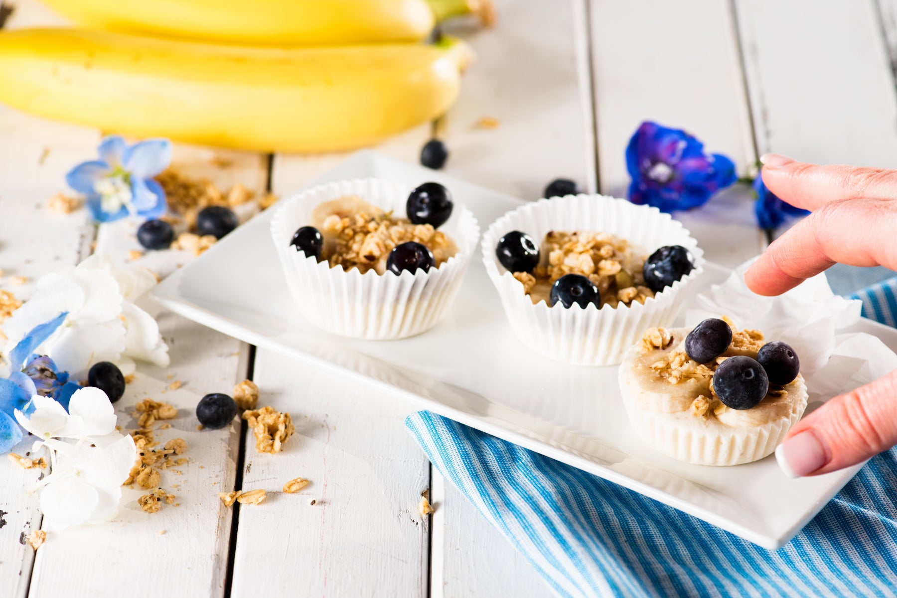 Frozen Yogurt Granola Cups - An easy and fun summer breakfast!