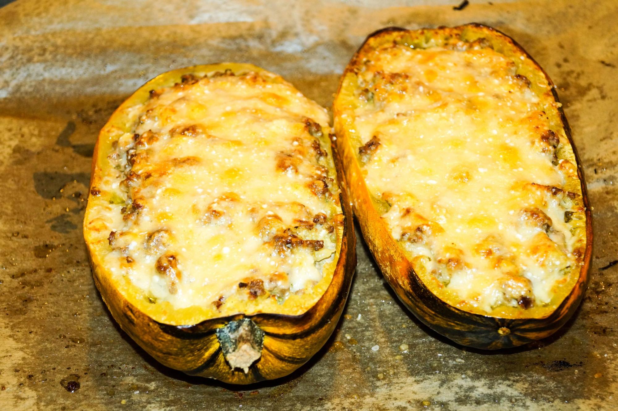 Cheesy spaghetti squash boats