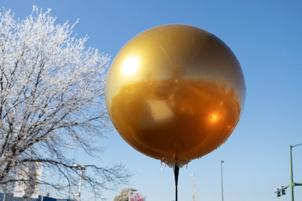 Cold weather balloon with icicles - Gold DuraBalloon®