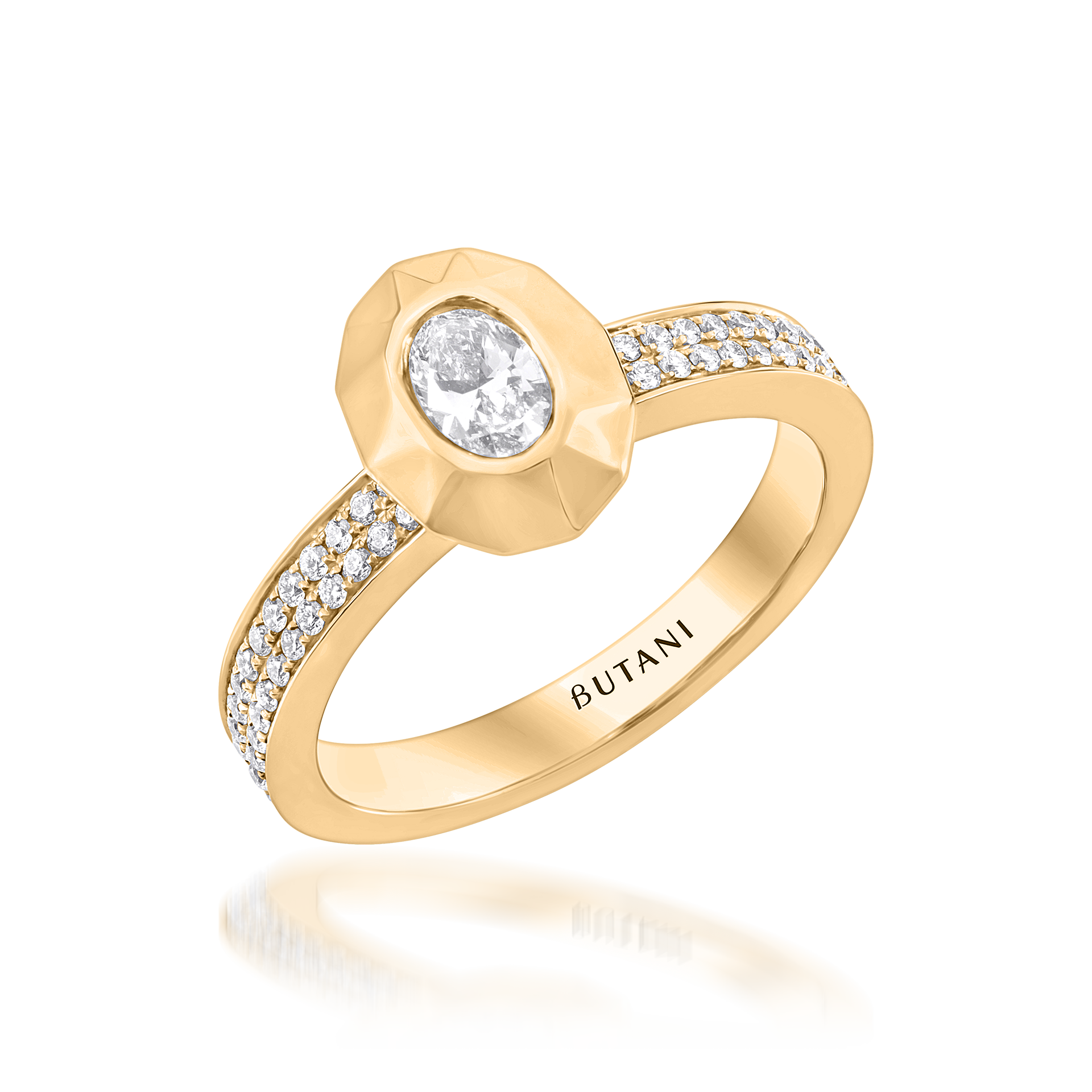 Metropolitan Oval-cut Diamond Ring in 18K Yellow Gold