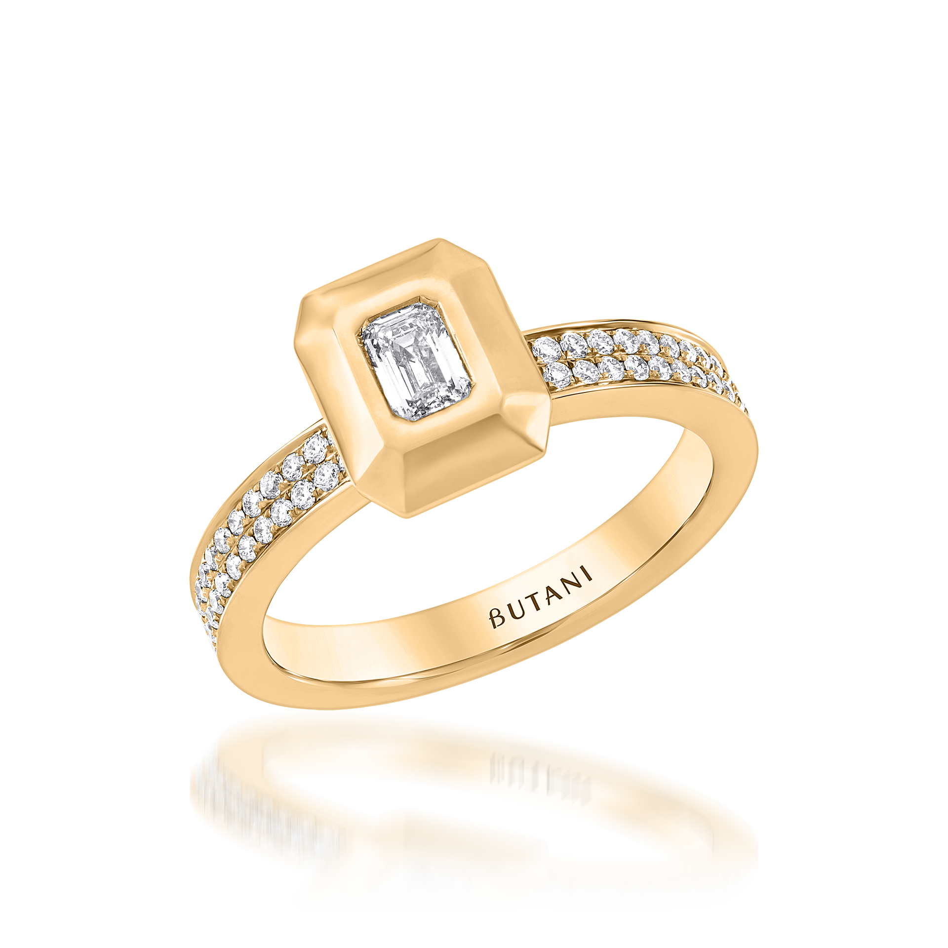 Metropolitan Emerald-cut Diamond Ring in 18K Yellow Gold
