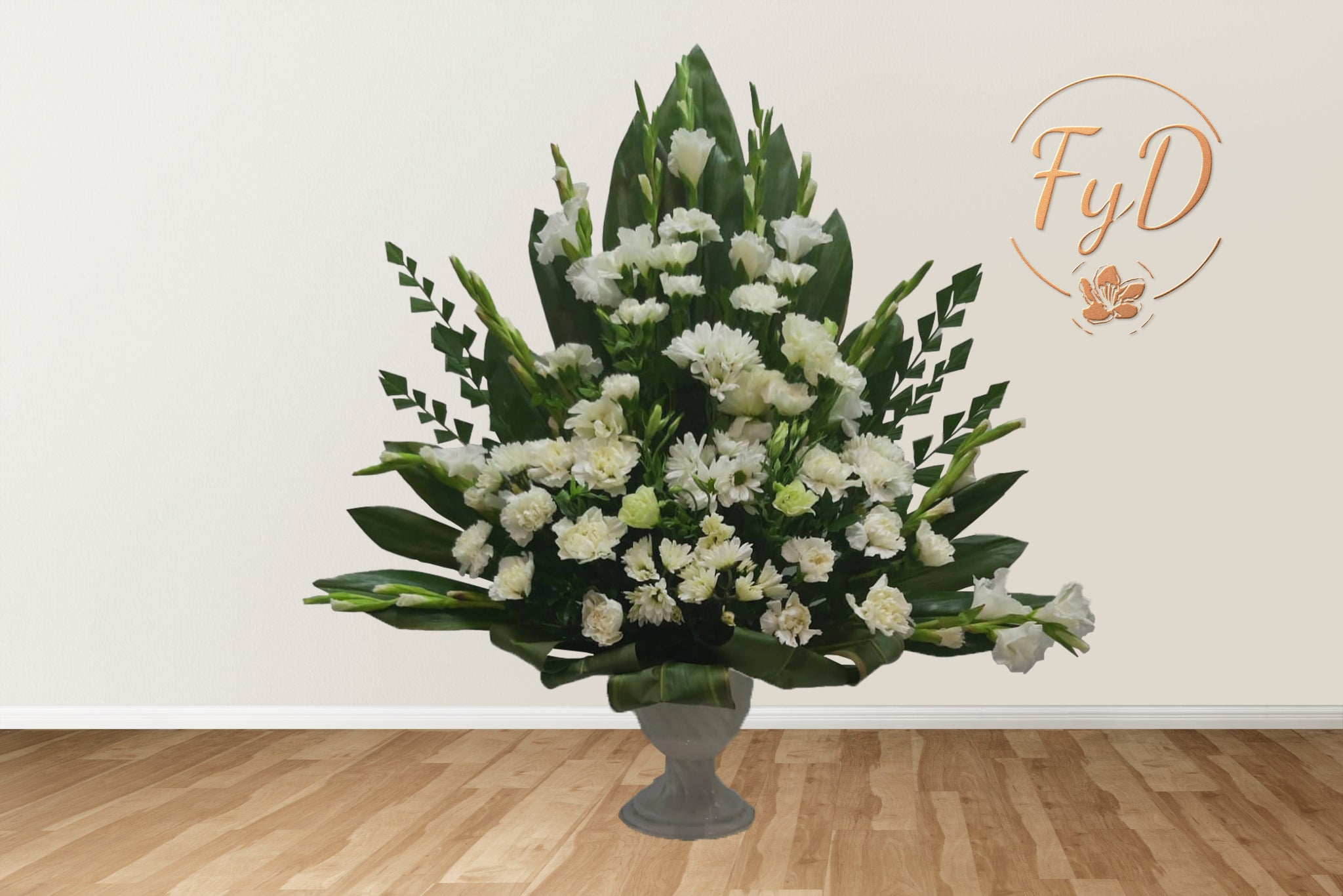 Arreglo para altar, variedad de flor blanca – Flores y Detalles de Juárez