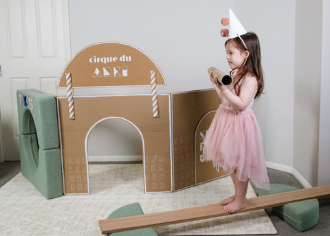 ARKi play couch + cardboard accessories