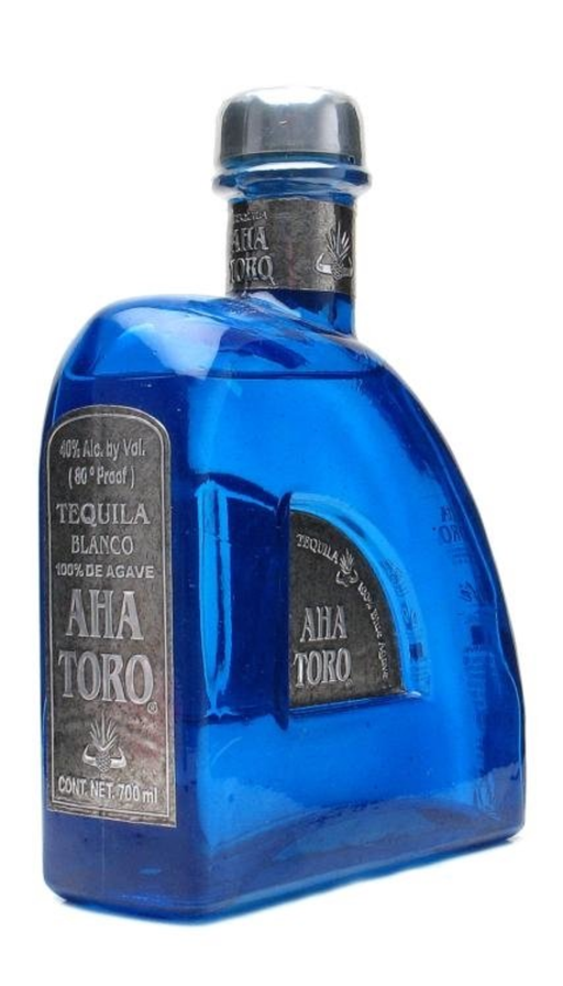 Синяя текила. Текила Aha Toro. Текила голубая Агава в бутылке. Аха Торо Бланко. Текила Мексиканская синяя бутылка.