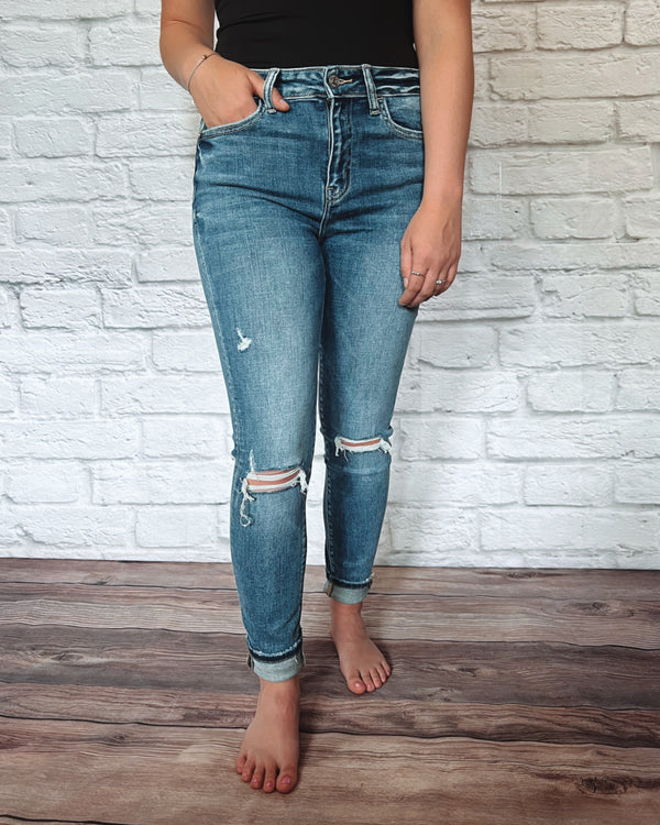 You're cute jeans ✨ • - • - #justblackdenim #jeans #highrise