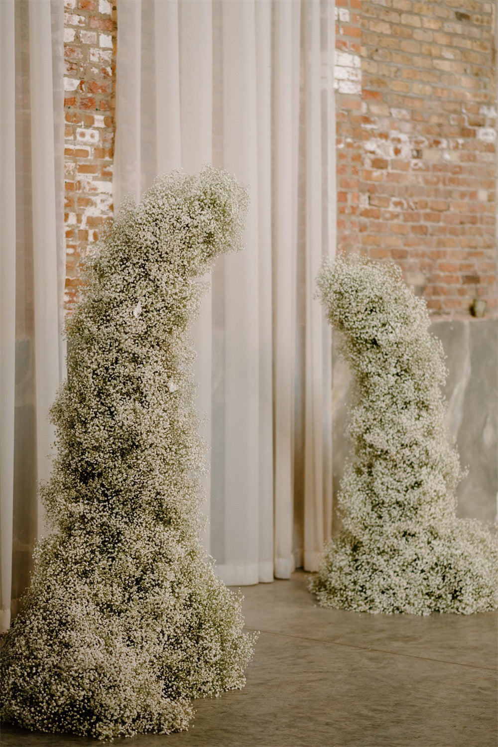 Baby's Breath Wedding Arch For a Luxury Wedding