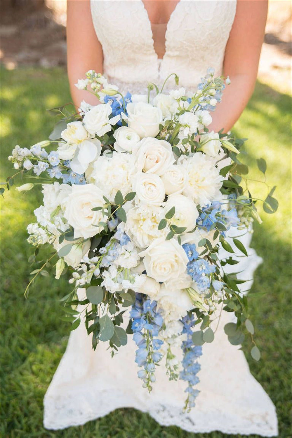 Blue and White Bouquet Ideas for Spring and Summer Weddings