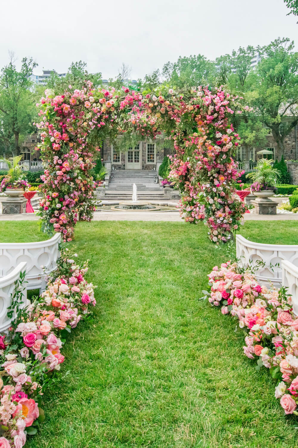 Amazing Coral Wedding Decorations with Flowers