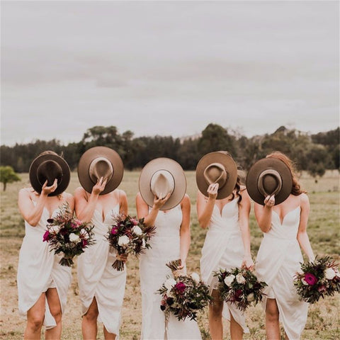 Funny Bride and Bridesmaid Photos for Outdoor Weddings