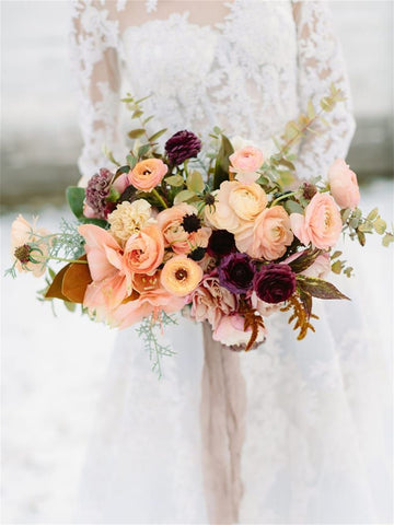 Heart-warming rose bouquet for winter wedding