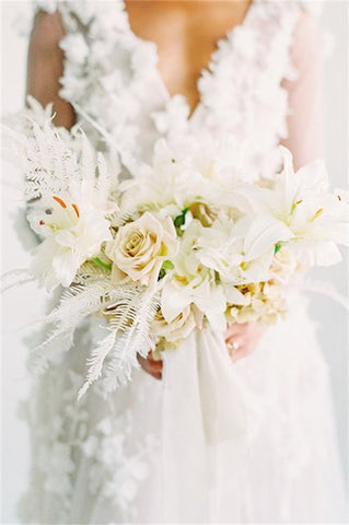 Amazing White Floral bouquet for Winter Weddings