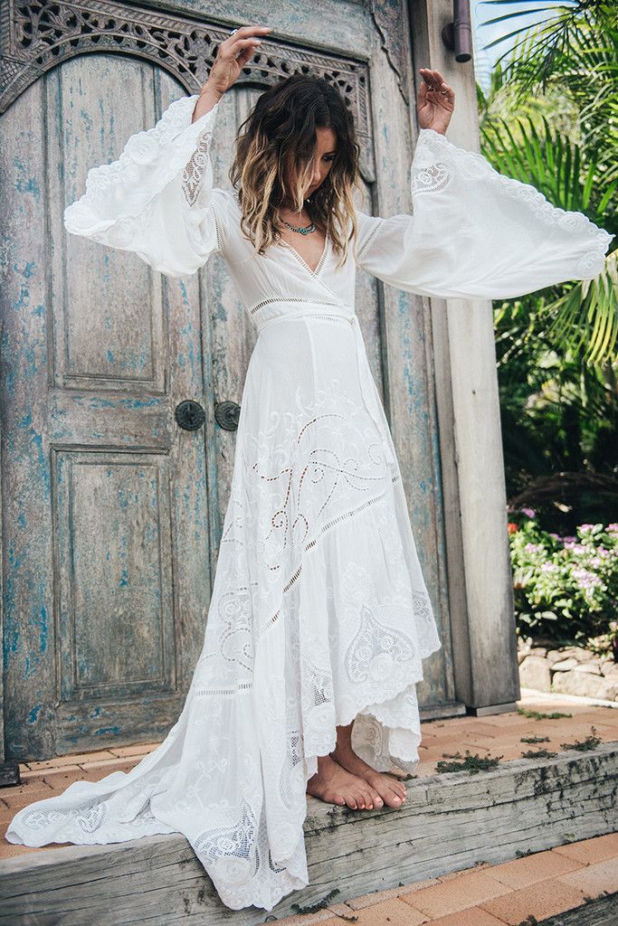 38 Breath-taking Bell Sleeve Wedding Dresses We Love – Amazepaperie