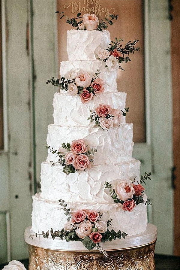 Buttercream Wedding Cakes To Stand Out